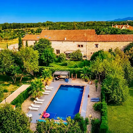 Du Domaine De Montcalm Thuir